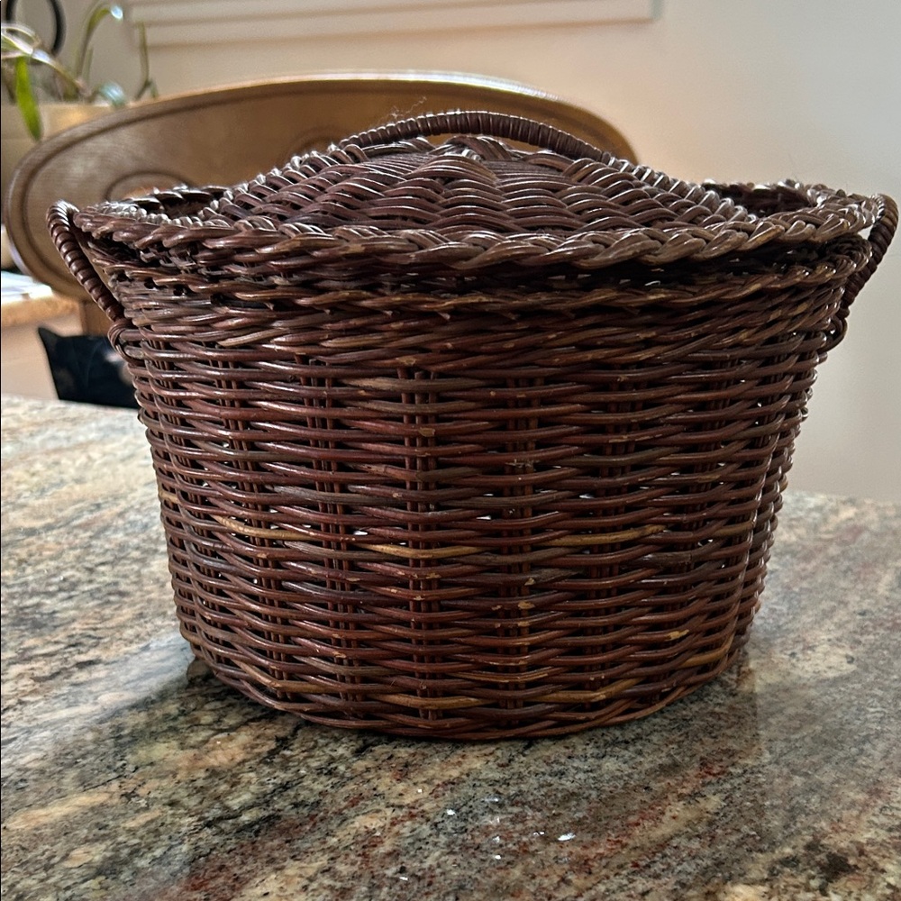 Woven Round Brown Storage/Sewing Basket with Lid - Vintage